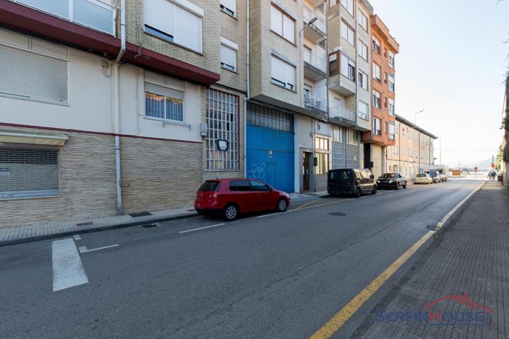 ¡Invierte en el corazón de Santoña! Nave Industrial versátil, junto a la Playa y el Puerto! photo 0