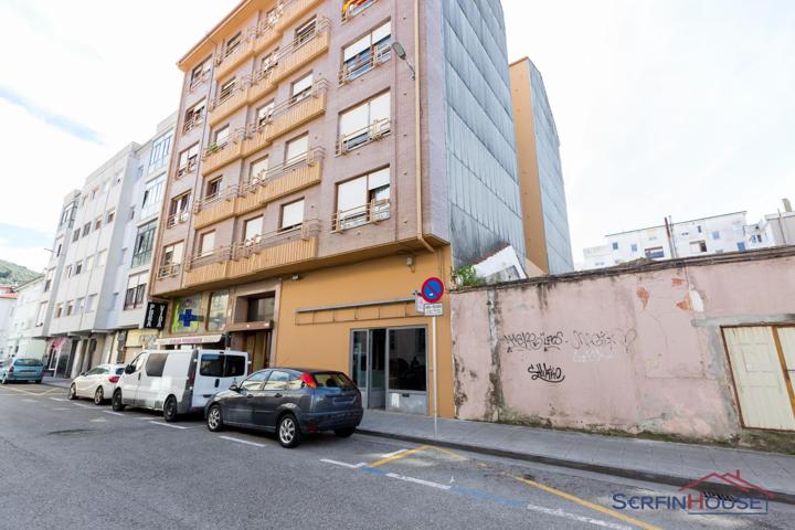 ¡Gran Oportunidad en el Corazón de Santoña! El centro de trabajo que estás buscando. photo 0