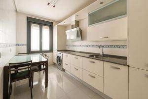 Se vende piso de 4 habitaciones en la Rosaleda photo 0