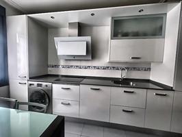 Se vende piso de 4 habitaciones en la Rosaleda photo 0