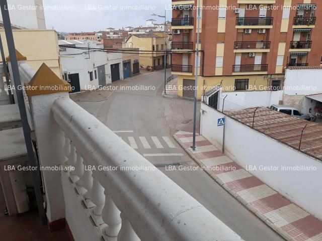 Casa con local comercial. photo 0