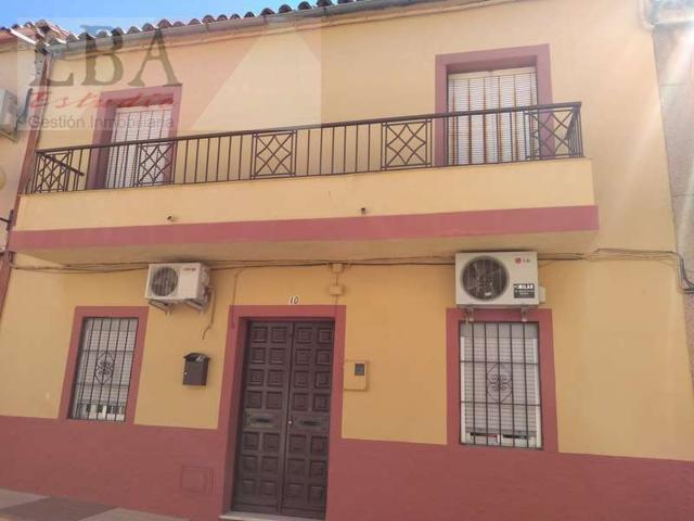 Casa de seis dormitorios. photo 0