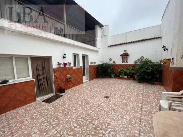 Casa unifamiliar con garaje. photo 0
