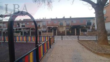 VIVIENDA UNIFAMILIAR JUNTO A PARQUE INFANTIL Y JARDINES photo 0
