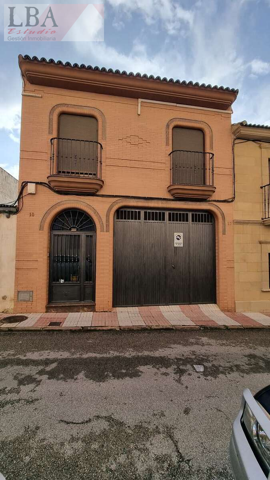 Casa con garaje 110 m² + vivienda 130 m² con 3 dormitorios en Calle San José photo 0