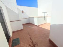 Casa adosada en la zona de San Lorenzo photo 0