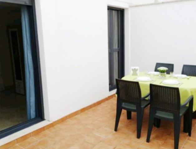 Precioso apartamento con patio privado junto a la Facultad de Derecho photo 0