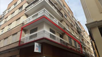 MAGNIFICA VIVIENDA SITUADA EN PLENO CENTRO DE CORDOBA, CON 5 DORMITORIOS, 2 BAÑOS y TERRAZA. photo 0