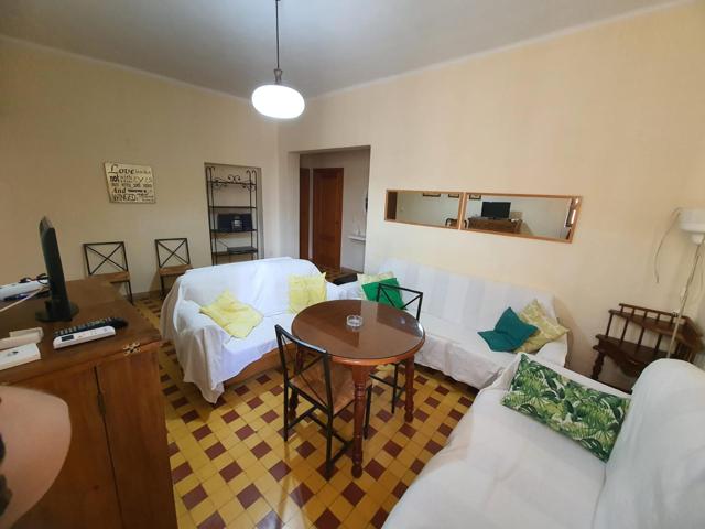 Gran piso en San Lorenzo perfecto como vivienda o como inversión para alquiler photo 0