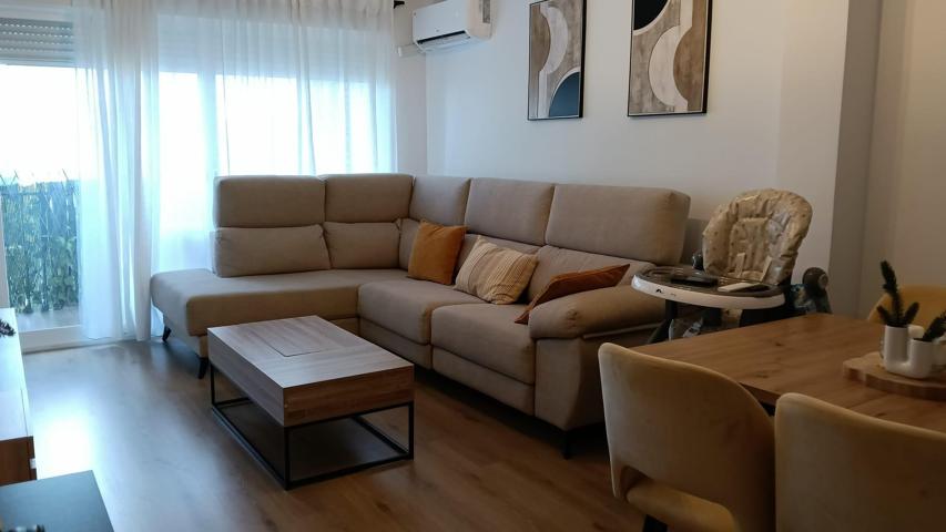 Amplio piso familiar en Av. Barcelona, listo para entrar a vivir | 4 habitaciones, terraza y excelente ubicación photo 0