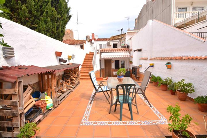 Encantadora casa de pueblo reformada en Pineda de Mar photo 0