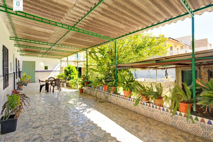 CASA CON TERRENO EN PLENO CENTRO DE ALBOLOTE photo 0