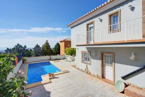 PRECIOSA VIVIENDA UNIFAMILIAR CON PISCINA EN EL BARRIO DE MONACHIL. photo 0