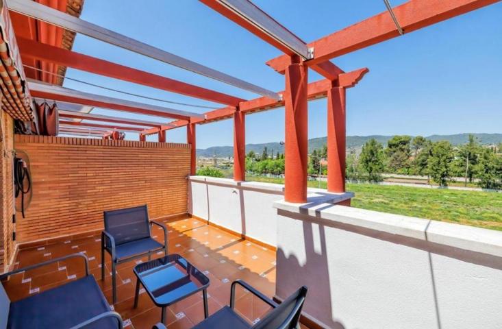 Ático en alquiler con terraza, parking, trastero y piscina – 125 m² photo 0