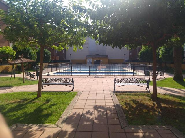 Vivienda de tres dormitorios en urbanización con piscina comunitaria en Parque Azahara photo 0