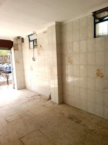 LOCAL a Reformar de 2 Plantas y en Esquina. PARKING incluido. Avda. Granada con Calle Jaén. photo 0