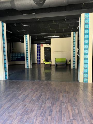 Nave en venta reformada ideal para inversión y actividad empresarial. photo 0