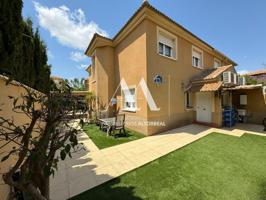 Chalet en venta en Altorreal con jardín, garaje, piscina y seguridad 24h photo 0