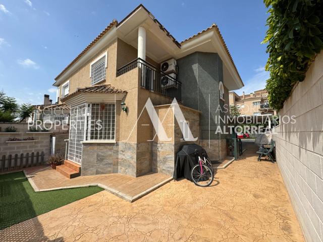 SE VENDE CHALET PAREADO EN ALTORREAL REFORMADO CERCA DEL LICEO Y ACCESO AUTOVIA PISCINA COMUNITARIA photo 0