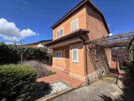 Villa En venta en El Espinar photo 0