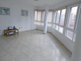 Piso muy céntrico en la zona de Picachos. photo 0