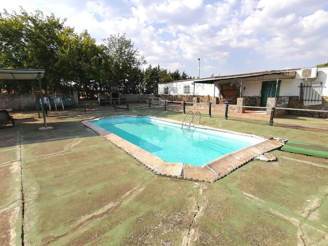 Terreno con Casa de Campo con Piscina, Barbacoa, Luz y Agua photo 0