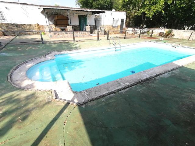 Terreno con Casa de Campo con Piscina, Chimenea, Luz y Agua photo 0