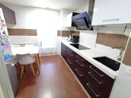 Piso en Venta de 3 DORMITORIOS, 2 BAÑOS, GARAJE y TRASTERO. CACERES photo 0