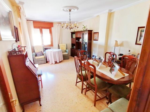 Venta de Piso 4 Dormitorios con Garaje y Trastero Cáceres centro. photo 0