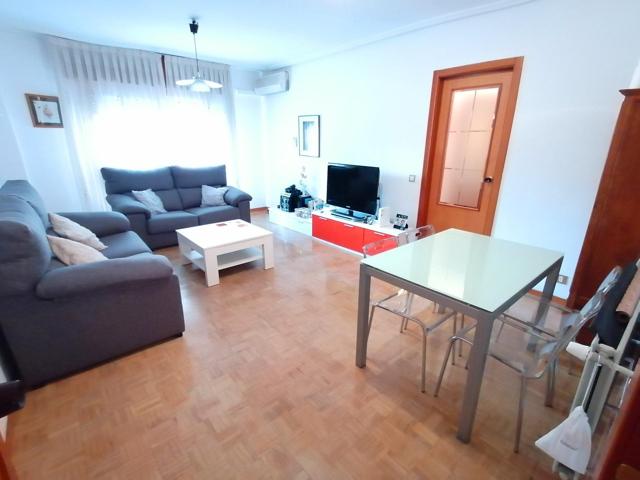 Venta de Piso 4 Dormitorios, 2 Baños, Garaje y Trastero. Caceres Centro Canovas. photo 0