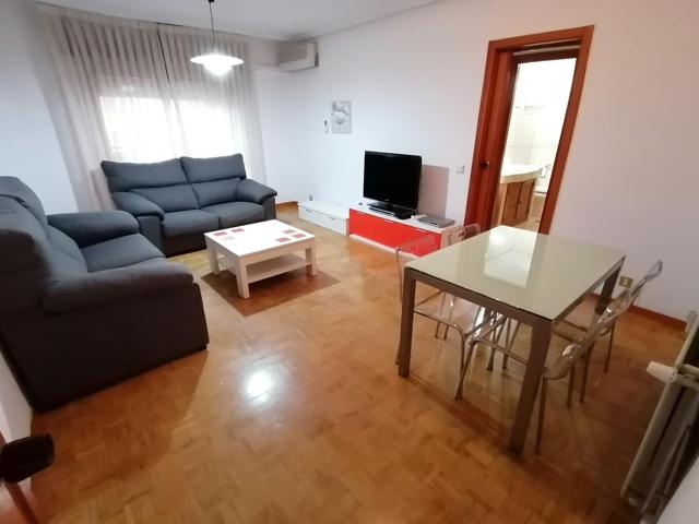 Alquiler Piso Caceres Centro 4 Dormitorios, 2 Baños, junto a Canovas ó Avd. España photo 0