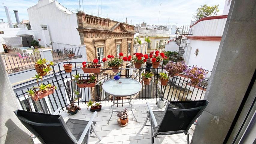 ÁTICO haciendo esquina, en una sola planta y con dos terrazas, junto Plaza Nueva photo 0