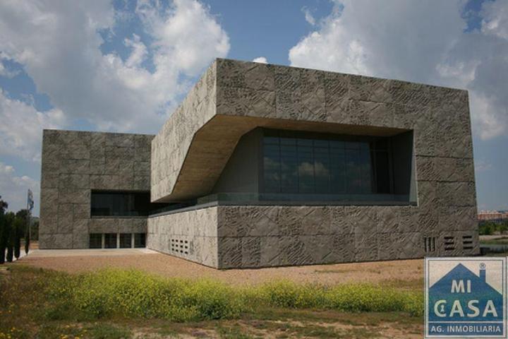 Terreno Urbanizable En alquiler en Poligono, Mérida photo 0