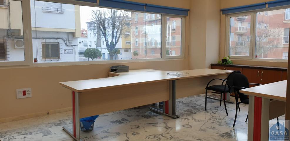 Oficina En alquiler en Este, Mérida photo 0