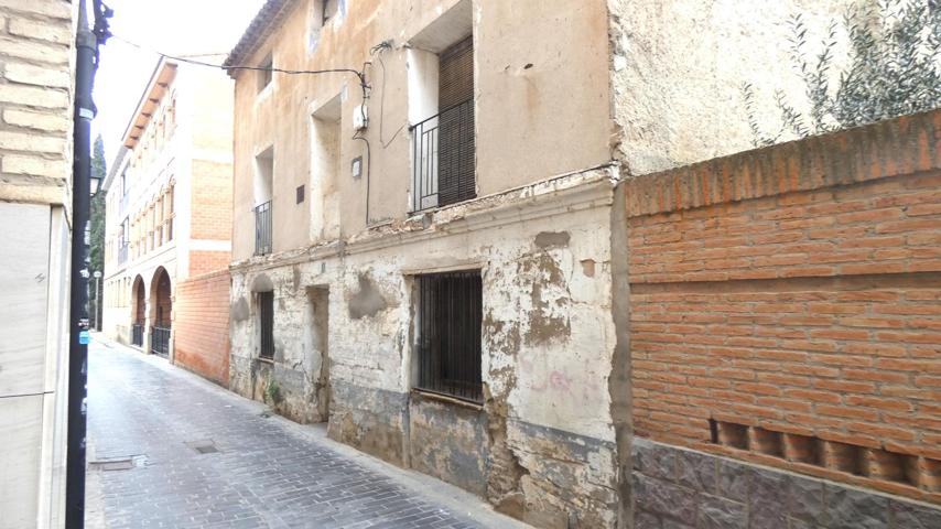 Casa con terreno para reforma integral o derribo en el Casco Antiguo. Referencia VL01282025. photo 0