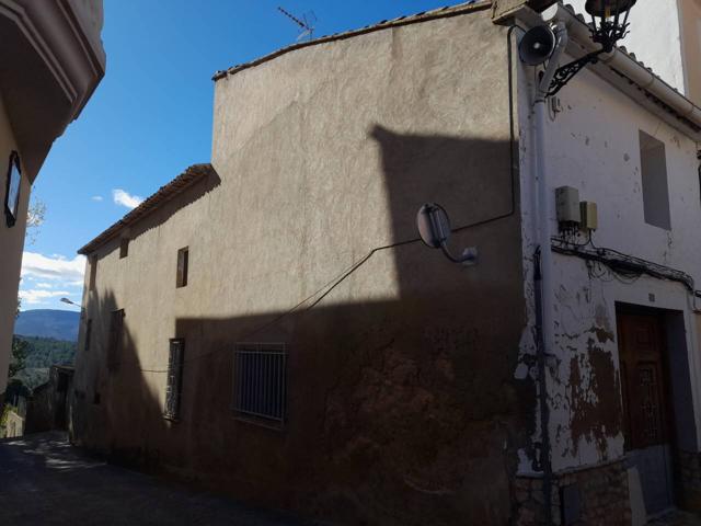 Casa en venta en Macastre photo 0