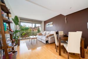Piso con terraza, piscina y parking en Calle Sevilla – Zona Colegios photo 0