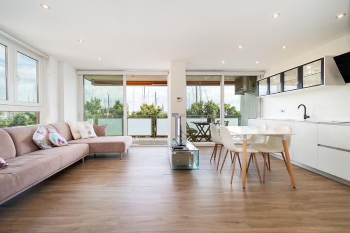MARAVILLOSO APARTAMENTO A ESTRENAR EN PRIMERA LINEA DEL PASEO MARITIMO. photo 0