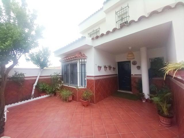 ADOSADO DE 4 DORMITORIOS EN LA MARQUESA photo 0