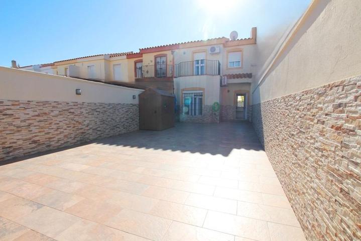 ADOSADO EN ZONA NORTE photo 0