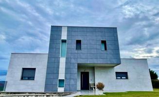 Casa En venta en Calle La Llanilla, Alisal - Cazoña - San Román, Santander photo 0