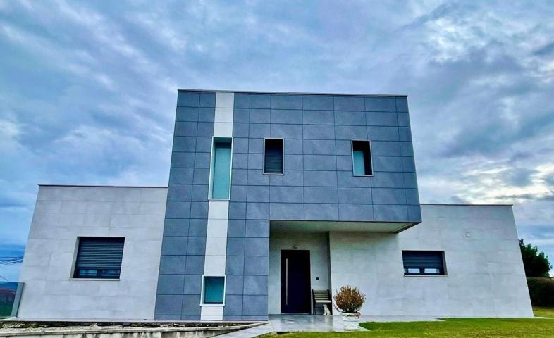 Casa En venta en Calle La Llanilla, Alisal - Cazoña - San Román, Santander photo 0