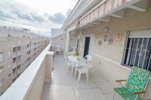 Se alquila Ático de 2 dormitorios con amplia terraza en Torrevieja, incluye plaza de garaje cerrada. photo 0