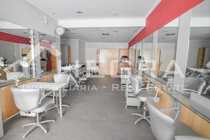 🏢 LOCAL COMERCIAL EQUIPADO COMO PELUQUERÍA EN EL CENTRO DE TORREVIEJA photo 0