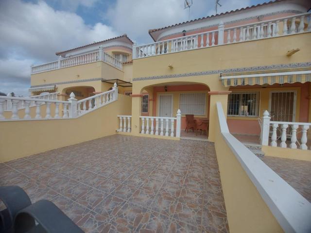 Se vende chalet adosado de 3 dormitorios con piscina en la zona de Villamartín, Orihuela Costa photo 0