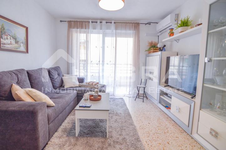 Se vende piso de 2 dormitorios, todo exterior, SUR, a 150m de la playa del Cura en Torrevieja photo 0