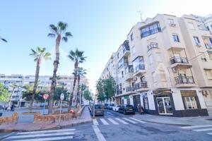 🌅 ¡Tu rincón junto al mar te espera en Torrevieja! Piso de 1 dormitorio en la playa del Cura photo 0