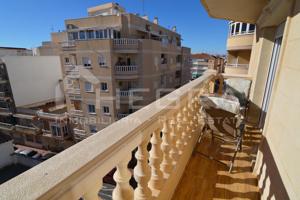 🌴 Oportunidad Única: Luminoso Piso en Esquina a pocos Metros de la Playa del Cura, Torrevieja. Costa Blanca photo 0