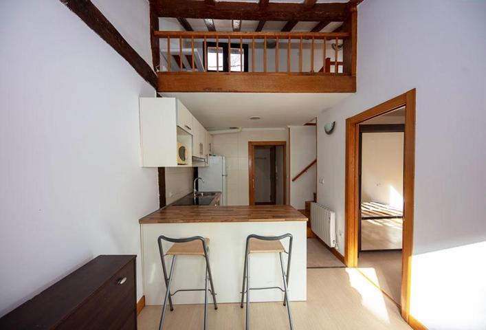 Vivienda en el corazón de Pamplona. 6ª altura sin ascensor. Ver vídeo y requisitos! photo 0