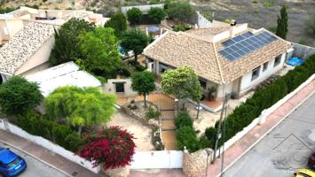 se vende chalet en parcela de 1000 m2 en la Loma de Canteras photo 0